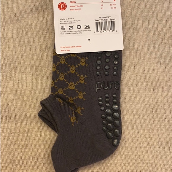 Pure Barre Small Skulls Socks - Picture 2 of 2